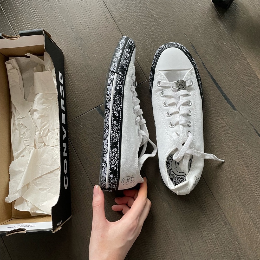 Miley Cyrus Low Top Converse